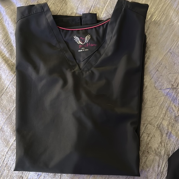 Smitten V-Neck Scrub Top (3X) Color: GRAPHITE (Like New-worn twice) - Picture 4 of 7